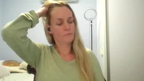 Snapshot of crazyanny chatting on 17, 6, 2026 Anny online show from 17, 6, 2026