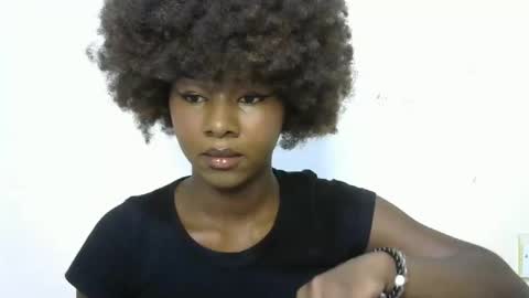 Snapshot of creamybabee chatting on 12, 1, 2025 queen online show from 12, 1, 2025