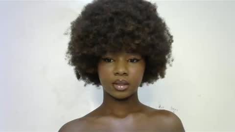 Snapshot of creamybabee chatting on 18, 1, 2025 queen online show from 18, 1, 2025