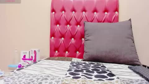 Snapshot of creamyindian4u chatting on 14, 5, 2026 creamyindian4u online show from 14, 5, 2026