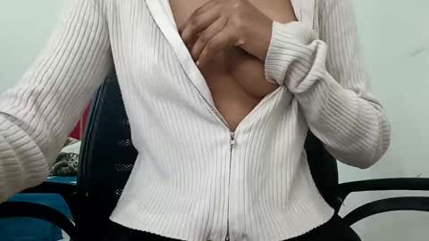 crezy_girl_0143 online show from 3, 11, 2025