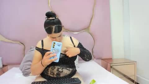 Snapshot of criistaal__ chatting on 27, 5, 2026 Criistaal online show from 27, 5, 2026