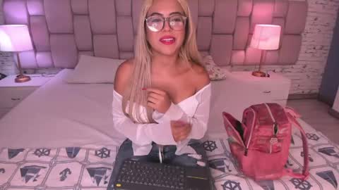 Snapshot of criistybloom chatting on 1, 6, 2026 CristyBloom online show from 1, 6, 2026