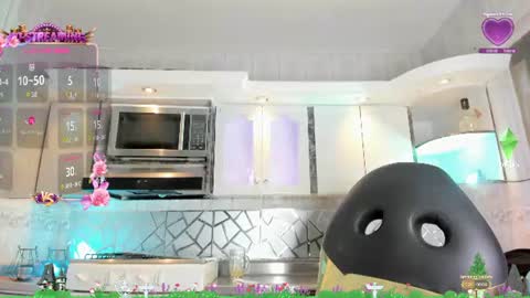 Snapshot of crisozzz chatting on 14, 6, 2026 Cristina Onazis online show from 14, 6, 2026