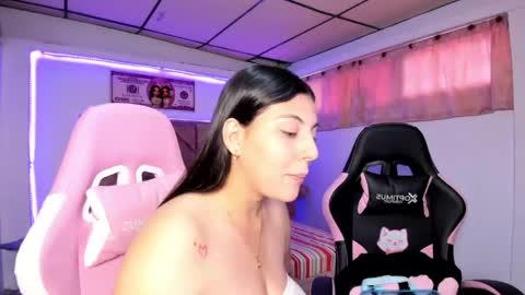Snapshot of cristal_smith20 chatting on 1, 6, 2026 cristal_smith20 online show from 1, 6, 2026
