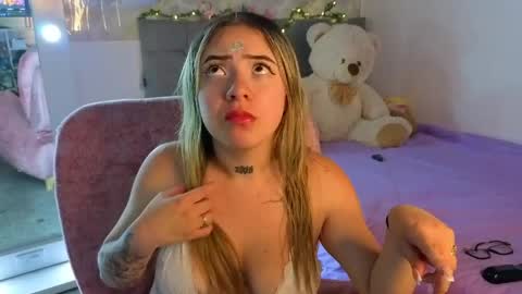 Snapshot of cristal_v_ chatting on 6, 5, 2026 Cristal online show from 6, 5, 2026