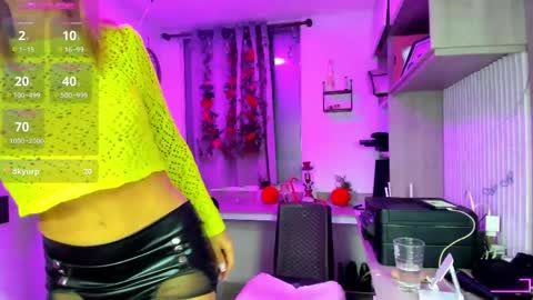Snapshot of cristalayala_ chatting on 8, 5, 2026 Cristal Ayala online show from 8, 5, 2026