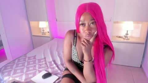 Snapshot of cristalbennet chatting on 28, 5, 2026 cristalbennet online show from 28, 5, 2026