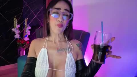 Snapshot of cristallmiller_ chatting on 18, 5, 2026 cristal miller online show from 18, 5, 2026