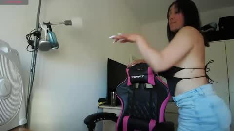Snapshot of cristalmoon chatting on 25, 5, 2026 cristalmoon online show from 25, 5, 2026