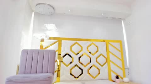  Independent Model online show from 18, 1, 2025