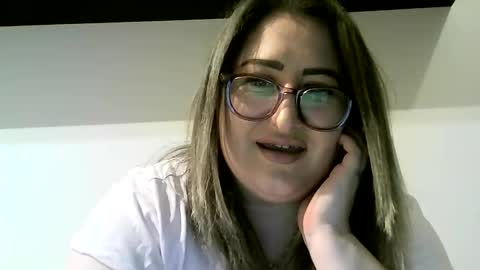 Snapshot of cristina20021991 chatting on 9, 3, 2026 cristina20021991 online show from 9, 3, 2026