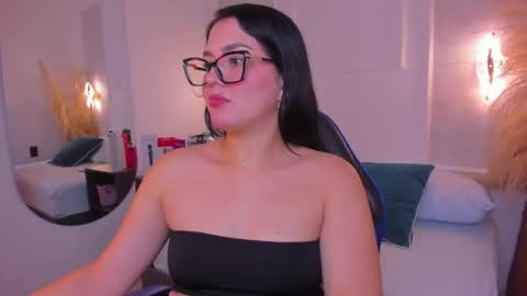 Snapshot of cristina_gallardo chatting on 9, 5, 2026 C R I S T I N A online show from 9, 5, 2026