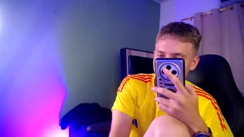 Snapshot of cristopher_2004 chatting on 19, 6, 2026 cristopher_2004 online show from 19, 6, 2026