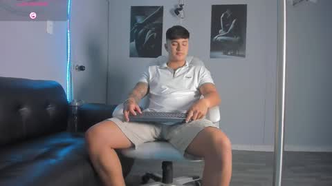 Snapshot of cristopher_strong chatting on 10, 2, 2026 Cristopher online show from 10, 2, 2026