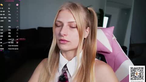 Snapshot of crystal_blond chatting on 17, 4, 2026 Crystal online show from 17, 4, 2026