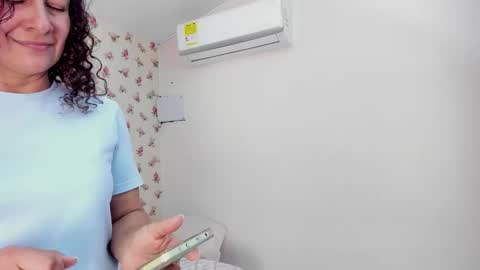 Snapshot of crystal_watson0 chatting on 1, 4, 2026 Milf Latina online show from 1, 4, 2026
