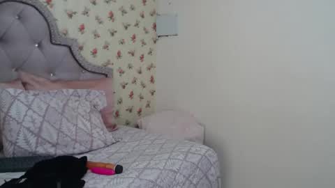 Snapshot of crystal_watson0 chatting on 4, 4, 2026 Milf Latina online show from 4, 4, 2026