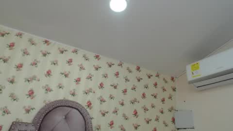 Snapshot of crystal_watson0 chatting on 8, 4, 2026 Milf Latina online show from 8, 4, 2026