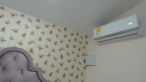Snapshot of crystal_watson0 chatting on 11, 4, 2026 Milf Latina online show from 11, 4, 2026