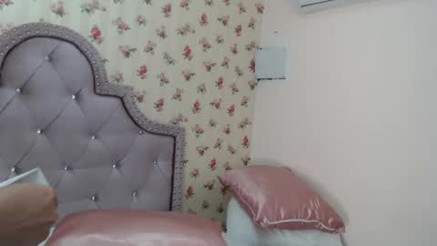 Snapshot of crystal_watson0 chatting on 13, 4, 2026 Milf Latina online show from 13, 4, 2026