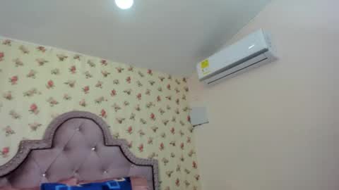 Snapshot of crystal_watson0 chatting on 15, 5, 2026 Milf Latina online show from 15, 5, 2026