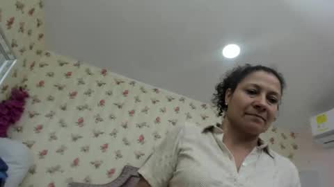 Snapshot of crystal_watson0 chatting on 19, 5, 2026 Milf Latina online show from 19, 5, 2026