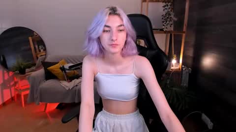 Snapshot of crystalluna__ chatting on 5, 10, 2025 Mia online show from 5, 10, 2025