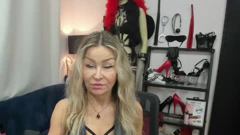 CrystalHotty online show from 19, 12, 2025