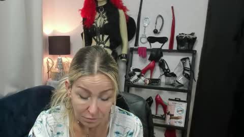 Snapshot of crystalxohotty chatting on 7, 5, 2026 CrystalHotty online show from 7, 5, 2026