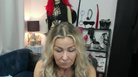Snapshot of crystalxohotty chatting on 19, 5, 2026 CrystalHotty online show from 19, 5, 2026