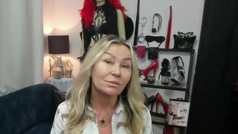 Snapshot of crystalxohotty chatting on 25, 5, 2026 CrystalHotty online show from 25, 5, 2026