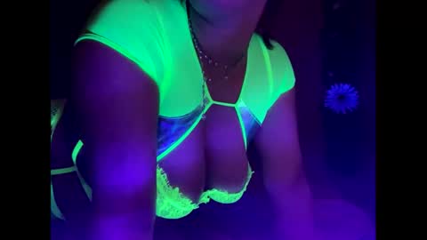 Snapshot of crystalyn777 chatting on 22, 10, 2025 crystalyn777 online show from 22, 10, 2025