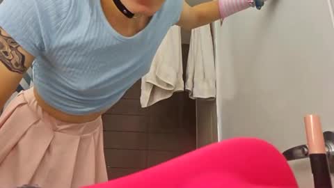 Snapshot of cuddleavenue chatting on 28, 9, 2025 cuddleavenue online show from 28, 9, 2025