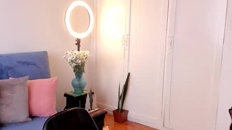 Snapshot of cuddlingbunnny chatting on 7, 2, 2026 Leonela online show from 7, 2, 2026