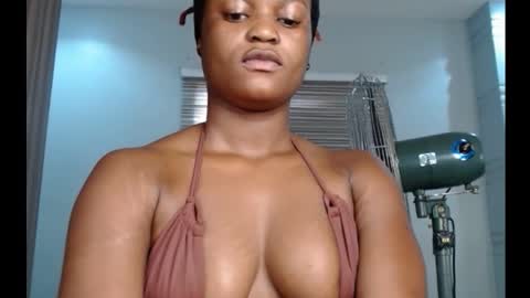Snapshot of cum_ebony_petitxx chatting on 13, 9, 2025 cath online show from 13, 9, 2025