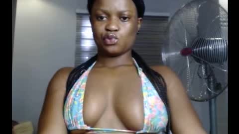 Snapshot of cum_ebony_petitxx chatting on 18, 9, 2025 cath online show from 18, 9, 2025