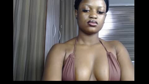 Snapshot of cum_ebony_petitxx chatting on 9, 10, 2025 cath online show from 9, 10, 2025