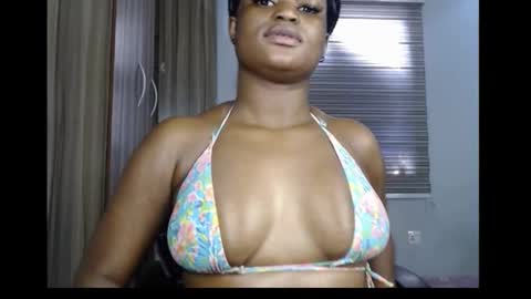 Snapshot of cum_ebony_petitxx chatting on 12, 10, 2025 cath online show from 12, 10, 2025