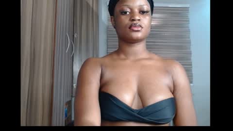 Snapshot of cum_ebony_petitxx chatting on 13, 10, 2025 cath online show from 13, 10, 2025