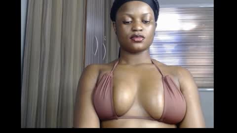 Snapshot of cum_ebony_petitxx chatting on 16, 10, 2025 cath online show from 16, 10, 2025