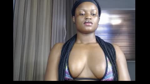 Snapshot of cum_ebony_petitxx chatting on 22, 10, 2025 cath online show from 22, 10, 2025
