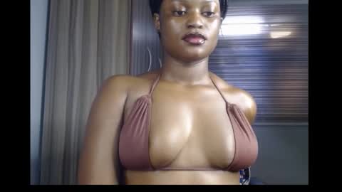 Snapshot of cum_ebony_petitxx chatting on 24, 10, 2025 cath online show from 24, 10, 2025