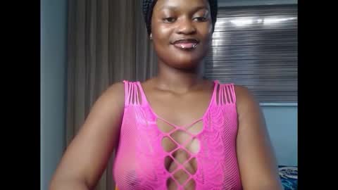 Snapshot of cum_ebony_petitxx chatting on 4, 12, 2025 cath online show from 4, 12, 2025