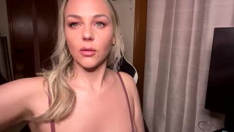 Snapshot of cumguzzlingskank chatting on 21, 5, 2026 cumguzzlingskank online show from 21, 5, 2026
