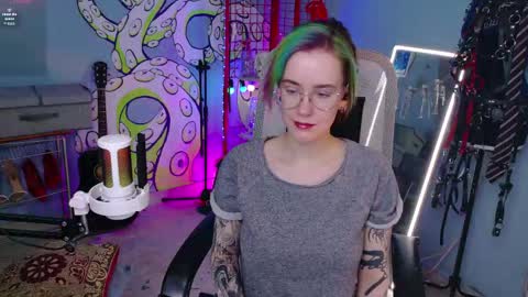 Snapshot of cumpotikeve chatting on 30, 4, 2026 CUMpotikEve online show from 30, 4, 2026