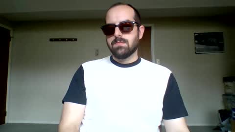 Snapshot of curiouser_guy chatting on 27, 5, 2026 curiouser_guy online show from 27, 5, 2026