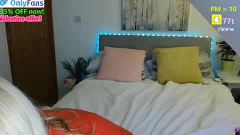 Snapshot of curiousneighbour chatting on 15, 2, 2026 FREE Instagram dancingneighbour online show from 15, 2, 2026