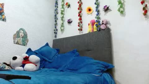 curlybutterfly online show from 31, 10, 2025