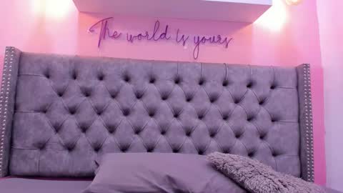 Snapshot of curvy_bigass18 chatting on 8, 2, 2026 curvy_bigass18 online show from 8, 2, 2026